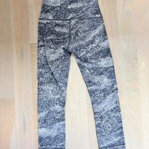 Lululemon Crop Bottom Size 2 Womens